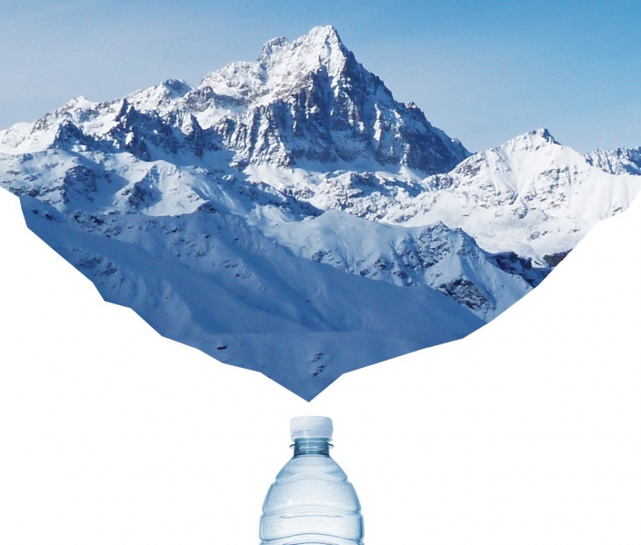 Immagine Montagne e bottiglia acqua