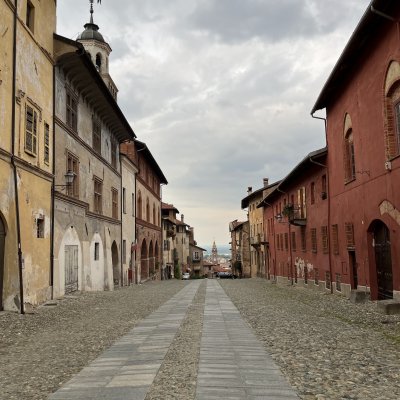 Comune della provincia di Cuneo Nella foto il centro storico di un Comune della provincia di Cuneo